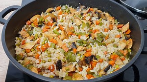 911K views · 5K reactions | After learning this recipe, I just want to eat chicken rice like this! | Mr Chef | Facebook