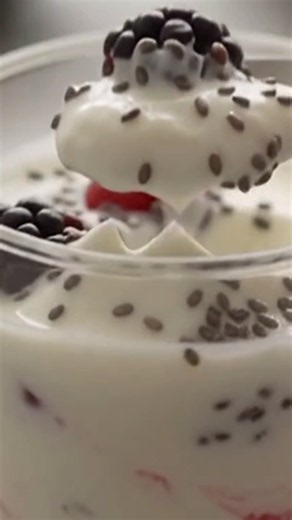 High Protein Breakfast | Prep in 5 Minutes | No Sugar Dessert Recipe | Berry Chia Yogurt Recipe #yt