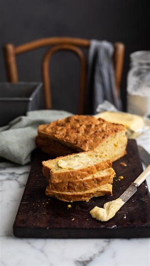 This is a classic South African cheese and sweetcorn bread and it’s so easy to make. Everything comes together in one bowl with minimal fuss. I add mustard and cayenne to give it a pop of spice. I developed this recipe for my @kerrygoldsouthafrica to help promote the competition they are running on their page. Hint 💡I used the Vintage Cheddar here. The sharpness of the cheese offsets the sweetness of the creamed corn. Served fresh out the oven with lashings of Kerrygold butter and even more che