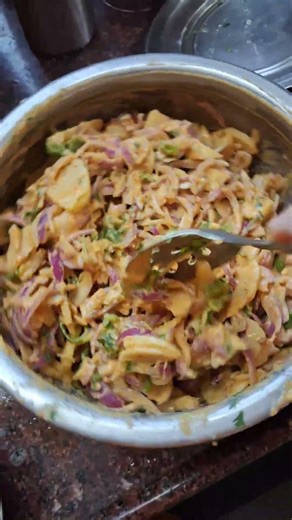 Crispy Onion Pakoda Recipe | Perfect Rainy Day Snack 🌧️ #food #cook #pakora #crispy #kanda #baarish
