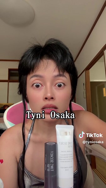 Nghệ sĩ nối tóc Tyni Osaka gây sốt trên mạng