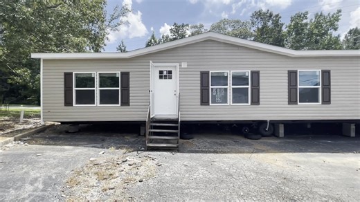 This mobile home has two living rooms - here’s why