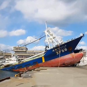 Large ships had trouble at sea Cr: Machine Story | Machine Story