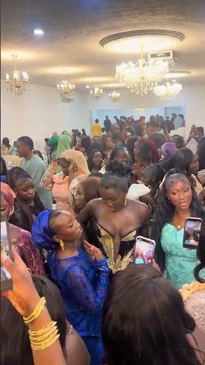 All the females looked beautiful😍 but that girl in the aqua dress with the sunglasses😎 scared me