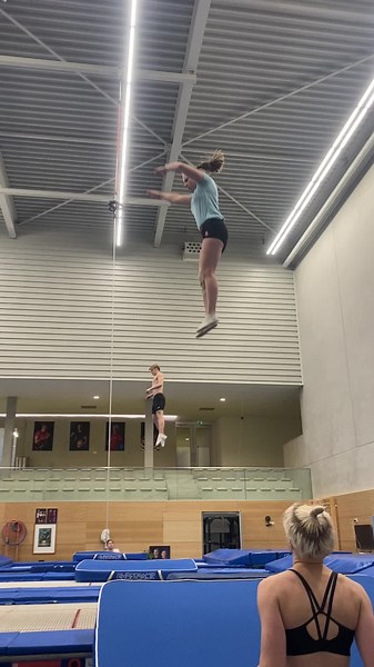 Progress💪🏽 #trapoline #trampolinefun #trampolineflips #jumping #happy #practicemakesprogress #training #workhard #progress