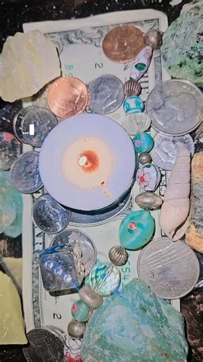 💲🪙🤑💸🪄✨️ quick easy money spell White candle Cinnamon Place on dollar bill/put coin under candle Burn with Intentions "By this flame I light money will come to me over night so mote it be" | Ashley Black