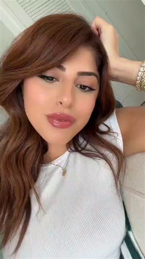 She met him at a bar, expecting the usual small talk; where are you from, what do you do, maybe a laugh or two. Instead, right after ordering drinks, he leans in and asks, “What events have changed you as a person?” She pauses, a little thrown off, and says, “Let’s come back to that.”He doesn’t really circle back; he just launches into himself. Talks about his job, how he fires people, what he likes, what he doesn’t. Then he asks her if she can “handle honesty.” She smiles politely and says, “Of