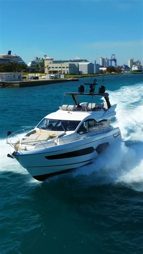 Luis Perez CPYB | Luxury Yacht Broker on Instagram: "2022 Sunseeker 68 Manhattan 🛥️ The only true 4 cabin layout on the market ✨ 900 hours on MAN V8 1200s ⚙️ with full service records 📋 Exceptional layout, strong resale, and one of the most sought after Sunseeker models 🔥"