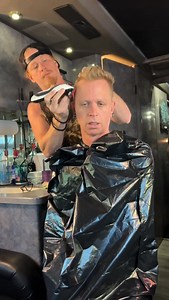 What REALLY happens on tour.. 🤔 | Hinder