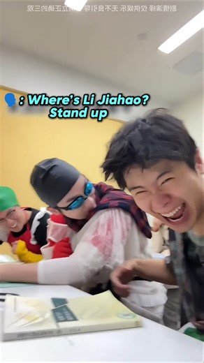 Weird Outfit Challenge in Class 😂