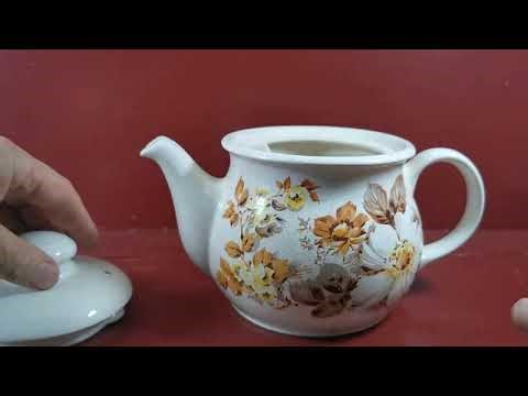 James-Sadler-'Hedgerow'-China-Teapot