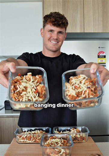 CHICKEN FAJITA SLOW COOKER 🍽️🔥 Follow for more free recipes Total recipe calories 2100 Per serve for 5 Calories 420 / Carbs 57.8 g / Fat 5.4 g / Protein 35.3 g Ingredients 🛒 • Brown onion Coles 150 g 🧅 • Red capsicum Nuttab 170 g 🌶️ • Chicken breast 575 g 🍗 • Crushed tomatoes Leggos 410 g 🍅 • Three bean mix Woolworths 225 g 🫘 • Mexican fajita seasoning Mingle 35 g 🌮 • Jasmine rice Nice Rice 250 g 🍚 • Beef stock Campbells 500 ml 🥣 Cooking tip: Cook on high for 1.5 hours first, then add