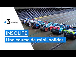 Des courses de mini-voitures radiocommandées sur un circuit de 43 mètres de long
