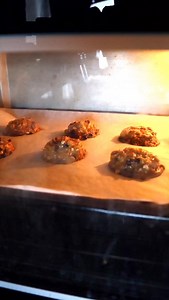 Cookies… for breakfast? Yes please 🍪 These Oatmeal Breakfast Cookies are loaded with oats, peanut butter, and raisins, and somehow manage to be both nourishing and genuinely good. So good in fact that we’ve been getting rave reviews lately. Leigh said: “I forever share the link to your breakfast cookies. Going on 10 years of always having them in my fridge!!” Big shoutout to Leigh for reminding me why these deserve the spotlight 😉 📌 Save this recipe for busy mornings, snack breaks, or anytime