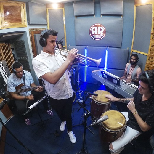 Diego Hedez Offers Postcards from Havana on Debut Album ‘Distante’