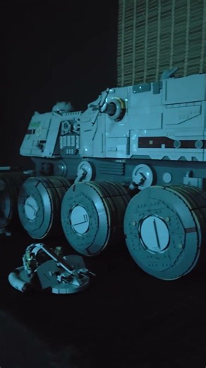 1:42 Minifigure Scale LEGO Juggernaut (Turbo Tank)
