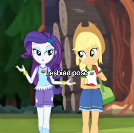 Аниме «Тетрадь смерти» поднимает один из самых сложных вопросов человечества — имеет ли человек право решать, кто должен жить, а кто умереть. Главный герой Лайт Ягами получает тетрадь, с помощью которой может убивать людей, просто записывая их имена. Сначала он использует её, чтобы наказывать преступников, считая себя борцом за справедливость. Однако со временем Лайт перестаёт быть обычным человеком и начинает ощущать себя богом нового мира. Его стремление к порядку превращается в жестокость и э