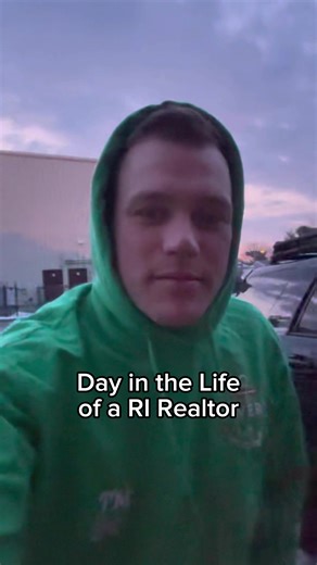 Come follow me for a day in my life! I started my day as I always do, waking up at 5:30 am and at Anchor Fitness by 6 am. Working out first thing in the morning has become essential to a positive mindset and making healthy life choices through the day. Came home to shower/change and make my protein shake before heading to Jose’s Chop Shop for a fresh cut. I have a standing appointment with a Jose every 2 weeks at 8 am. After that, I headed back home to take Juke for a walk at his favorite spot, 