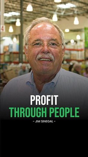 How Costco keeps prices stable while paying workers fairly?