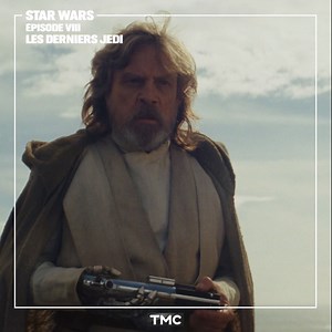 La réaction surprenante de Luke Skywalker lorsque Rey lui tend son sabre laser : | TMC