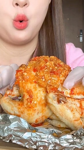 349K views · 8.3K reactions | Gà nướng tỏi ớt  #xuhuong #viral #mukbang #asmr #review #trending #xh #fyp #foryou #fy | Cô Gái Hay Ăn | Facebook