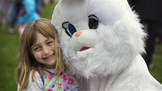Which chain, fast food restaurants are open on Easter?