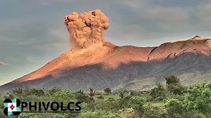 Timelapse shows Kanlaon Volcano erupting in the Philippines