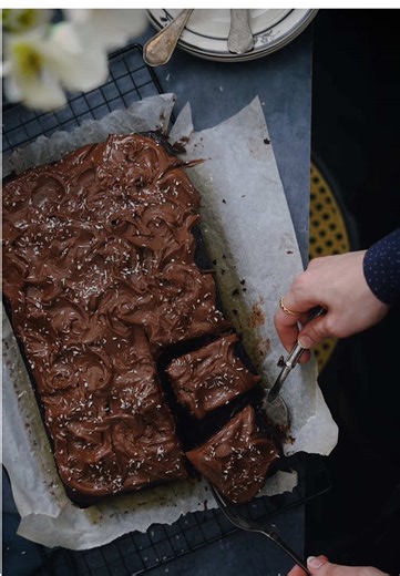 Chocolate Fudge Frosting: Easy and Delicious Recipe