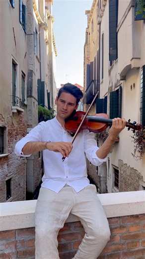 Historia de un Amor ❤️ The full version is available on my YouTube, Apple Music, Spotify, etc. A timeless melody in the most romantic city in the world. Filmed right on the canals of Venice, Italy, this violin performance of “Historia de un Amor” captures the beauty of love, passion, and nostalgia - surrounded by the magic of gondolas, bridges, and golden reflections on the water. | David Bay