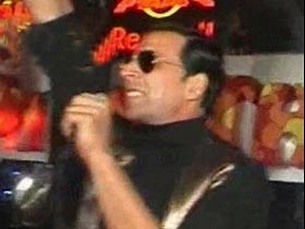 Akshay Kumar turns DJ