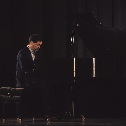 Aurélien Pontier - Pianiste transports us back in time to the last years of Imperial Vienna in his new recording project, Joyful Apocalypse 🎹 Out next May! Enjoy one track now on digital platforms, Leopold Godowsky's nostalgic slow waltz Alt Wien, from his Triakontameron suite: https://w.lnk.to/vjaFA | Warner Classics & Erato