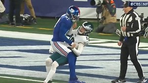 WATCH: Giants player hilariously avoids roughing the kicker penalty by keeping kicker upright
