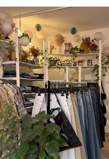 SALT BERLIN - Second Hand   Vintage - Grünberger Straße 87 - 10245 Berlin 🔥 #secondhandshop #vintagefashion #vintageshop #thrifting #berlin