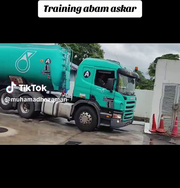 Kenangan bawa abam askar kita belajar loading & unloading procedure, dan 5 SMITH Driving System practice.. 😉 #abgtanker #masihberjuang #pilotdarat