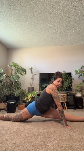 3.2K views · 103 reactions | Imma flex on em! Watch me do the splits 來 | Tanya Ewing | Facebook