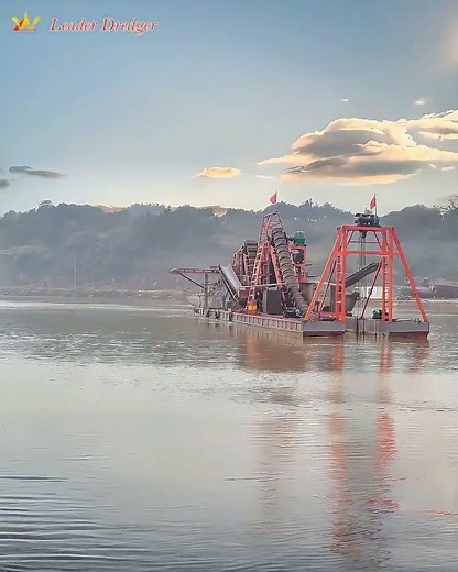 Chain bucket dredger uses AI demonstration