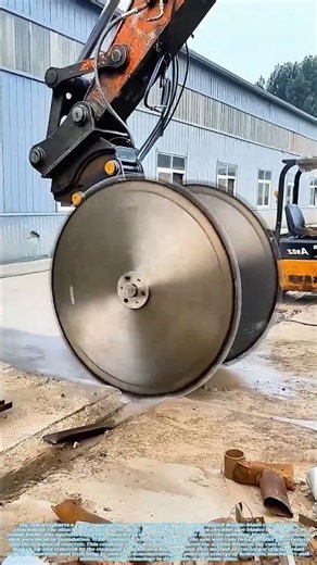 Slicing the Slab: How an Excavator-Mounted Diamond Saw Breaks Up Concrete