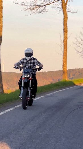 10K views · 1.3K reactions | Twisting it ✊ #freestyle #lifestyle #bikelife #supermoto #stuntriding #stunts #motorcycles #arttustenberg #badass | Arttu Stenberg | Facebook