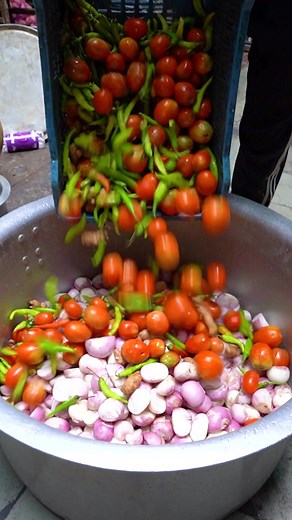 1.7M views · 10K reactions | Rajasthani Biggest Aloo Paneer Sabji Making In Jaipur Rs. 125/- Only | India Eat Mania | Facebook