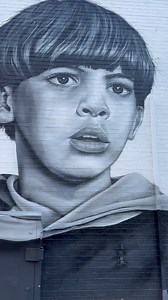 Strolling through the streets of Derry, you’ll find more than just echoes of the past—this city is alive with vibrant, contemporary street art 🎨 Lower Clarendon Street may not be somewhere you’ve thought of exploring, but these lively murals are waiting to be discovered 🤩 The murals were painted as part of GET UP Peaball and each have a story to tell 📚 We are HERE for street art in the Walled City and the significant role it plays in our cultural and social fabric 🙌🏻 Discover Northern Irela