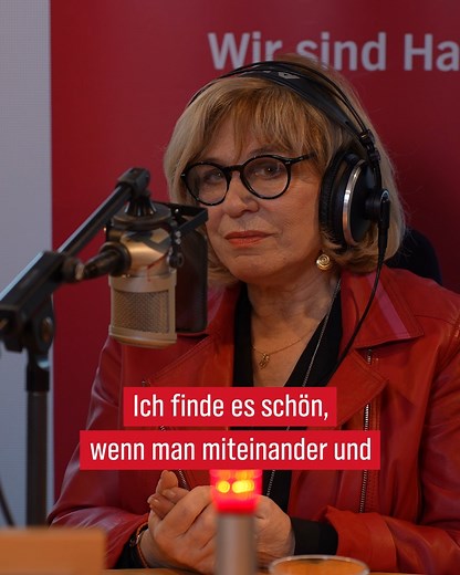 Sie steht seit mehr als 65 Jahren auf der Bühne. Zweimal trat sie für Deutschland beim ESC an und war auch in Frankreich ein Star. Jetzt beendet Mary Roos ihre Karriere. Mehr dazu hört ihr bei uns im Podcast "Feel Hamburg" Mary Roos ___ https://www.ndr.de/903/podcasts/Podcast-Feel-Hamburg-mit-Mary-Roos-Musiklegende,podcastfeelhamburg340.html | NDR Hamburg