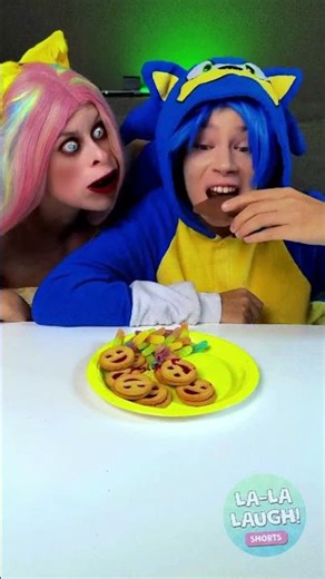 Momo's Fake Poison Trick Finally Paid Off 🤐 #momo #scary