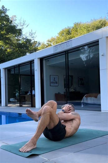 How to build core strength anywhere with this ab workout