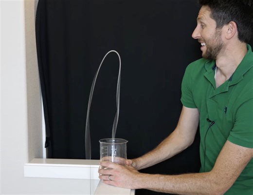 How does the chain fountain work?