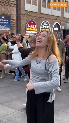 Beautiful Xinjiang Dance 💃 Amazing Chinese Cultural Performance | #Shorts