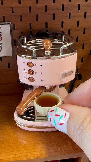 Mini Bakes on Instagram: "Here’s the Coffee Blooper you needed to see today! Or should I say can I have a bit of coffee with my cream #blooper #coffee #cream"