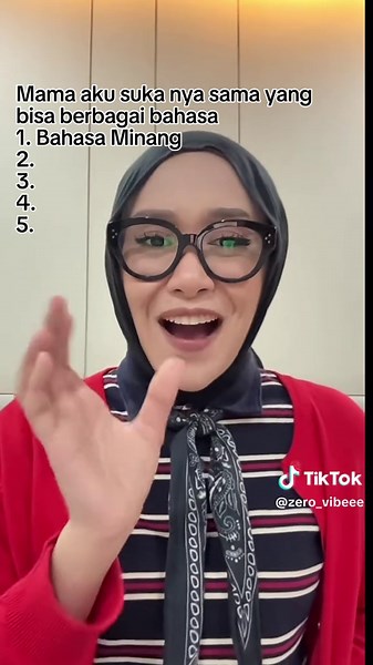 Shadira Firdausi: Menyanyi Lagu Spanyol dan Brazil