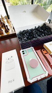 3.1K views · 16 reactions | "Si o si Me tuve que comprar la SPECIAL BOX HYPE"敖 TODOS Los accesorios tecnológicos que necesitas, los encuentras en esta box por tan solo $54.99 Special box incluye: ✅Smartwatch premium versión 2023 ✅Airpods pro 4 ✅Protector para celular a tu elección ✅Banda para smartwatch ✅Pop socket Solo habrán 50 unidades disponibles, corre por las tuyas antes que se agoten | HypeStore | Facebook