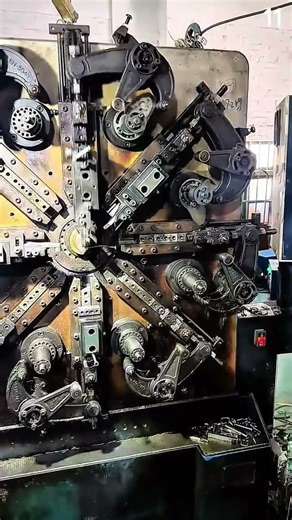 Operating spring coiling machine with synchronized rotating tooling arms