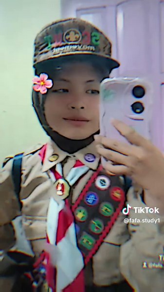 aku bukanlah yang paling hebat tapi aku bangga sama diri aku udah lewatin huru hara buat dapetin itu semua #prestasi #akademik #nonakademik #juara #anakambis #anak #organisasi #orangsibuk #ambis #ngambis #study #belajar #eskul #fafastudy1 #fyp #f4